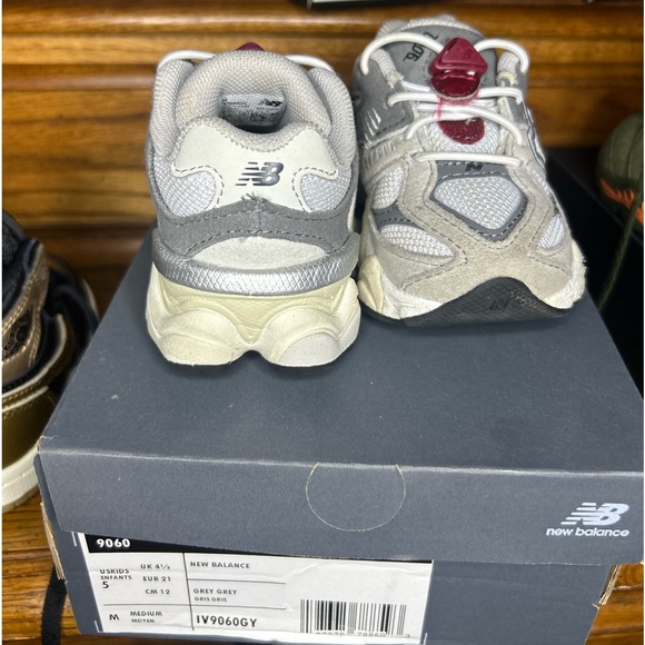 9060 new balance - Picture 1 of 3